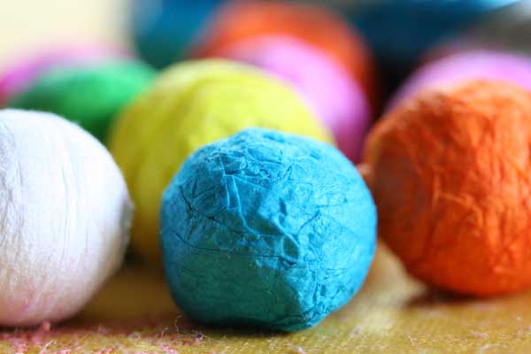 Cotillons pour fetes et anniversaires: Bombe de Table , Bombes de Table , Boules Dancing , Boules Dancing blanches , Canon à Confetti 60 cm , Canons à Confetti 20 cm , Canons à Confetti 40 cm , Champagne Cotillons , Chapeau pointus , Chapeaux pointus , Cotillons , Fil Fou , Mini Canon , Peinture Or et Argent , Sans Gêne , Sarbacane , Serpentins , Serpentins, Argent , Serpentins, Bleu , Serpentins, Or , Serpentins, Rouge , Serpentins, Vert , Serpentins, Violet , Trompette