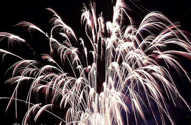 feu d'artifice volcan et fontaine
