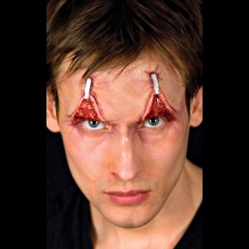 maquillage halloween, fausses blessures halloween, blessures réalistes halloween, maquillage halloween réaliste, blessures halloween réalistes, fausses blessures halloween, effets spéciaux maquillage halloween, blessures cinema secret, maquillage blessure halloween, blessure paupières retournées halloween Blessure Cinema Secrets®, FX, Paupières Agrafées