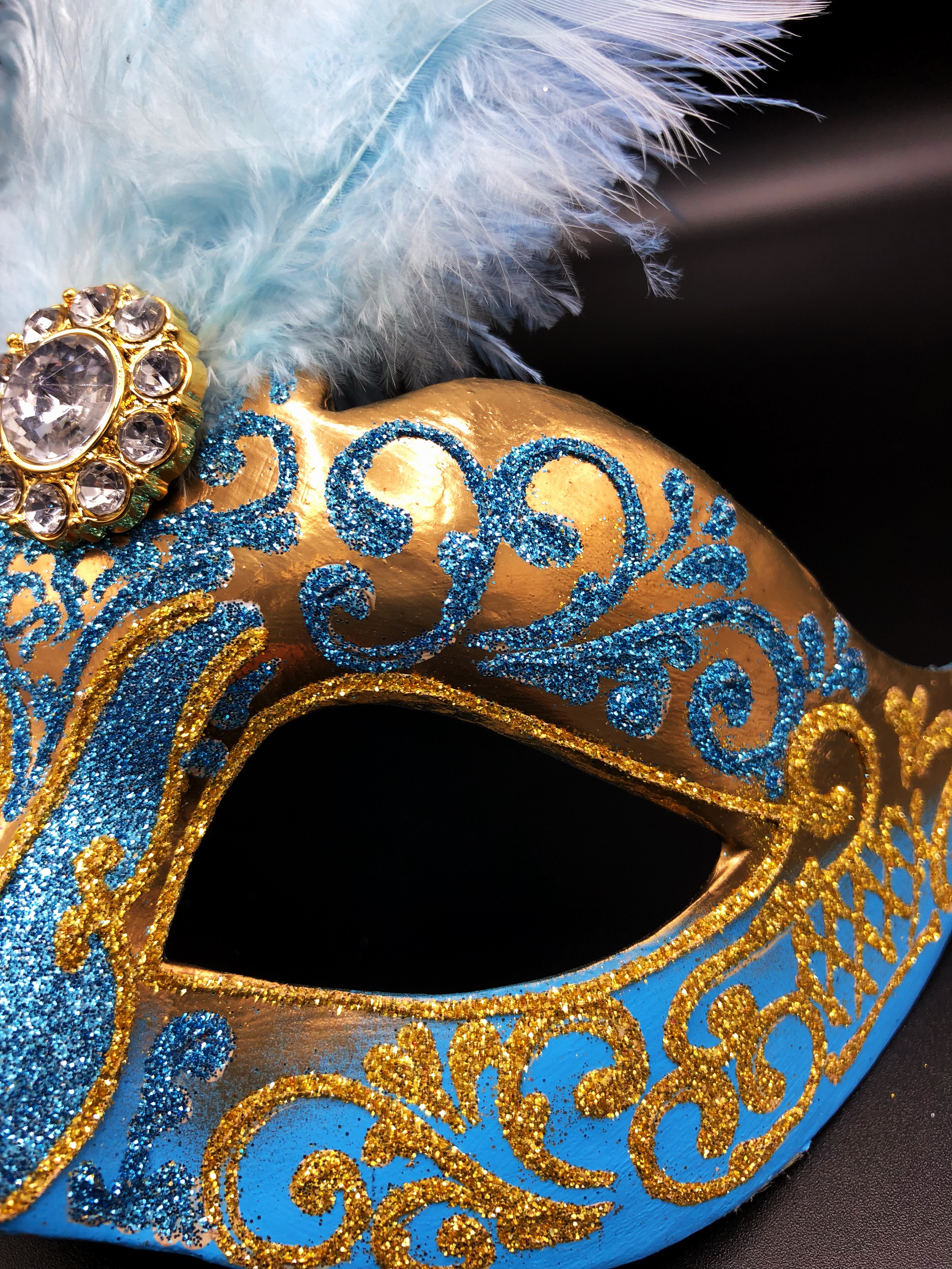 Tout Le Bleu Du Ciel Le Masque Et La Plume Vénitien, Colombina Stella à Plumes, Bleu Ciel et Or - Aux Feux de la