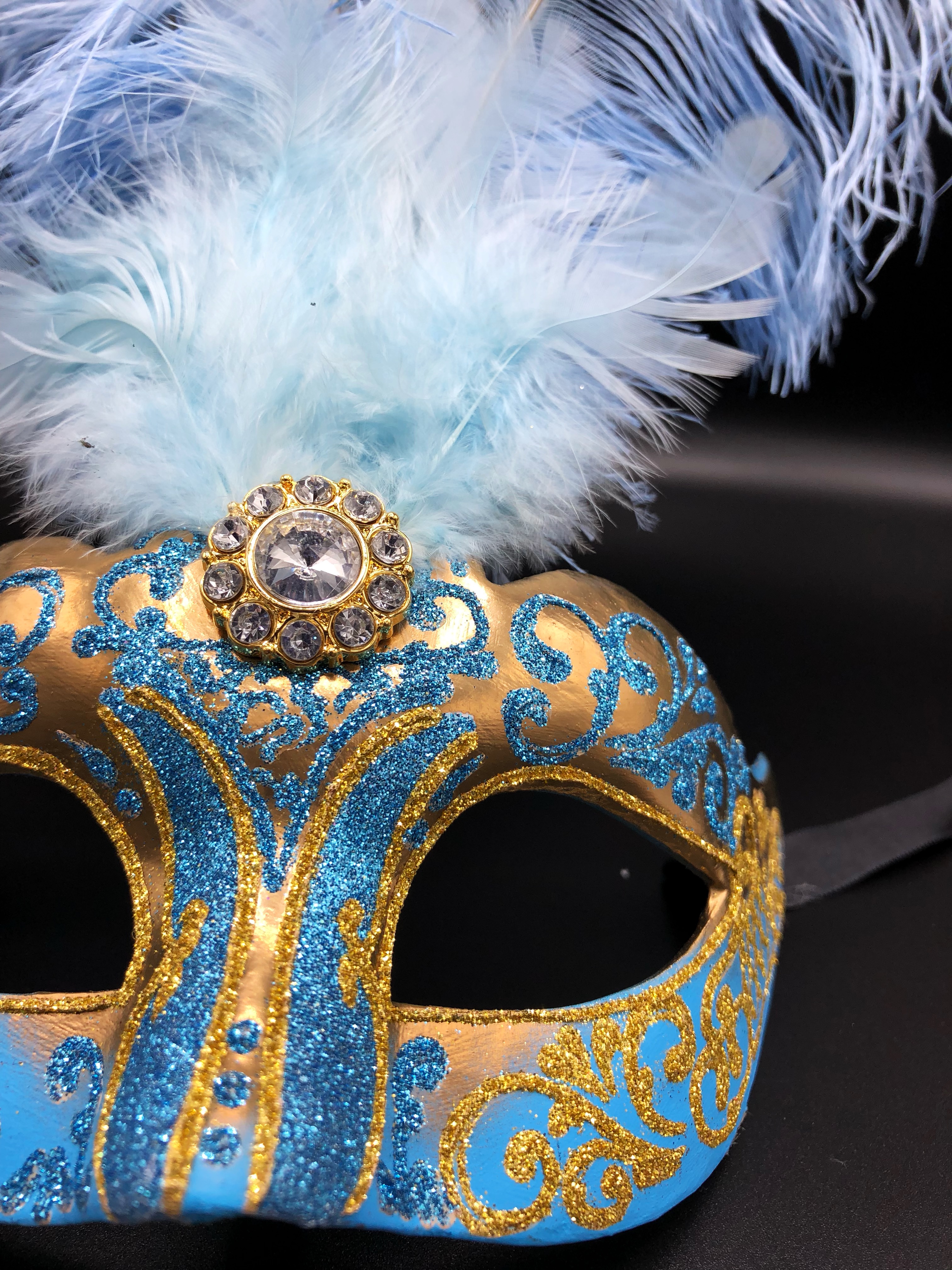 Tout Le Bleu Du Ciel Le Masque Et La Plume Vénitien, Colombina Stella à Plumes, Bleu Ciel et Or - Aux Feux de la