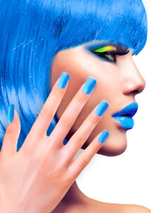 faux ongles bleus, faux ongles bleu fluo, maquillage fluo, faux ongles